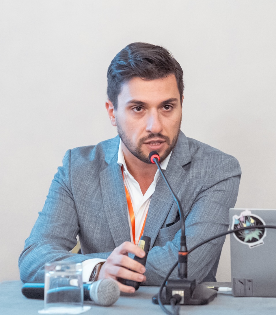 Cristiano Fanelli interviene a un convegno