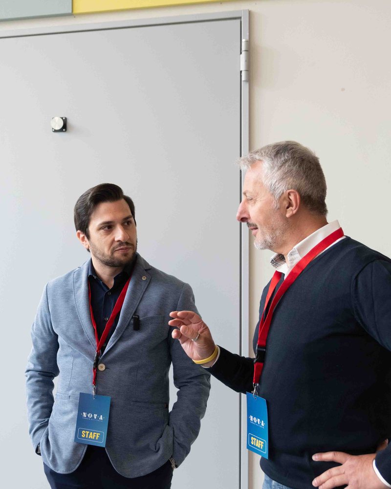 Cristiano Fanelli in dialogo con due partecipanti
